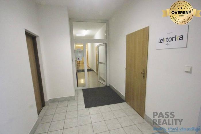 Reality PRENÁJOM kancelárie 23 m2  neďaleko centra mesta, Koceľova ulica