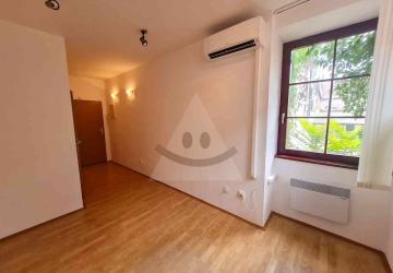 Reality Kancelárske priestory, Komárno, Sídlisko III, Nádvorie Európy