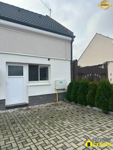 Reality PRENÁJOM :  OBCHODNÝ PRIESTOR, KOMÁRNO