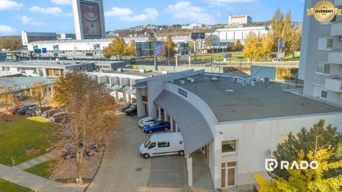 Reality RADO | Showroom/kancelárie 357 m², Zadunajská cesta, Petržalka, BA