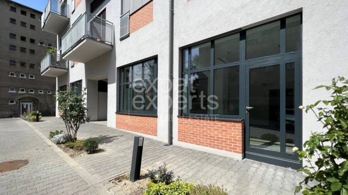 Reality Obchodný priestor 59m2, uzavretý areál, 2x parking, pri OC Central