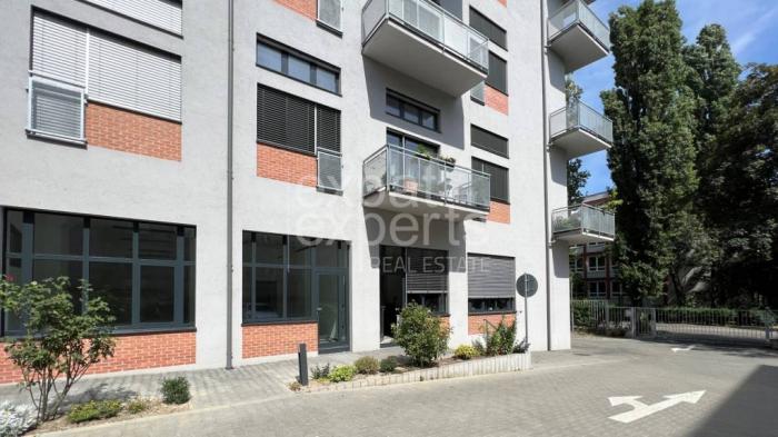 Reality Kancelária 59m2, prízemie, A/C, 2x parking, pri OC Central