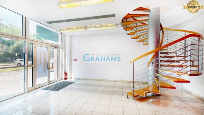 Reality 3D prenájom lukratívny obchodný priestor, vchod z ulice Košická, Nivy