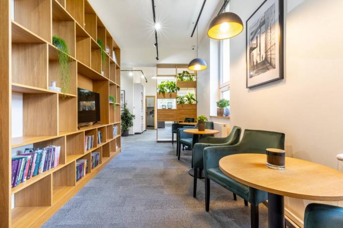 Reality Luxusné administratívne priestory, nadčasové zariadenie, vysoké strop