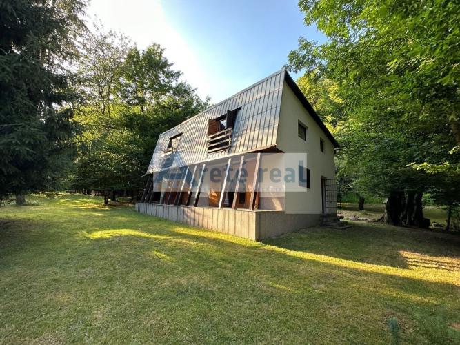 Reality ARETÉ REAL – PREDAJ DVOCH REKREAČNÝCH CHÁT V RADOVEJ ZÁSTAVBE, LIMBACH, MEDVEDIE ÚDOLIE