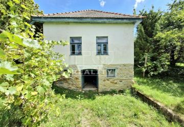 Reality Nová cena!!!Na predaj útulná 2-izbová chalupa s veľkým pozemkom 1970 m2 v obci Lipovník, okre