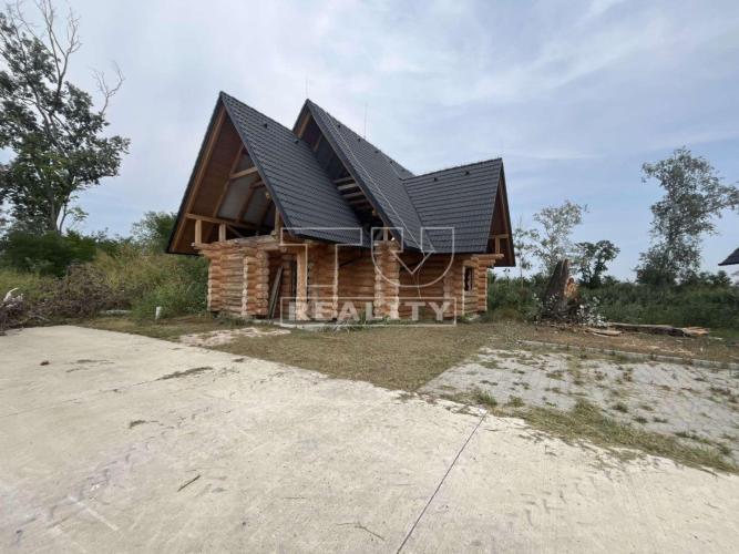 Reality Rekreačný pozemok, 800 m2  s chatou