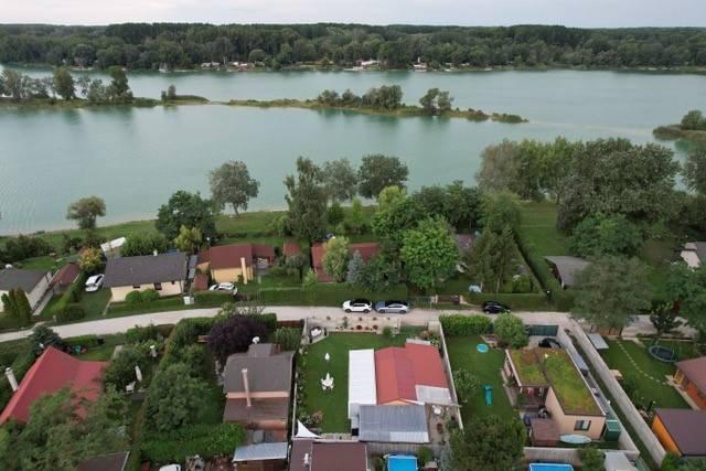 Reality Romantická chata pri jazere ihneď k užívaniu, Vojka