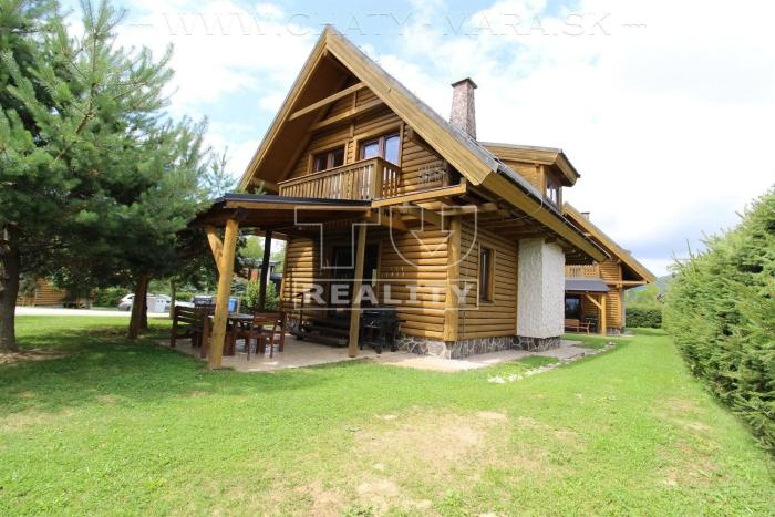 Reality V PREDAJI 3 SAMOSTATNÉ CHATY / CHALETY NA LIPTOVE S PRÍSTUPOM K PRIEHRADE A PRÍSTAVOM !
