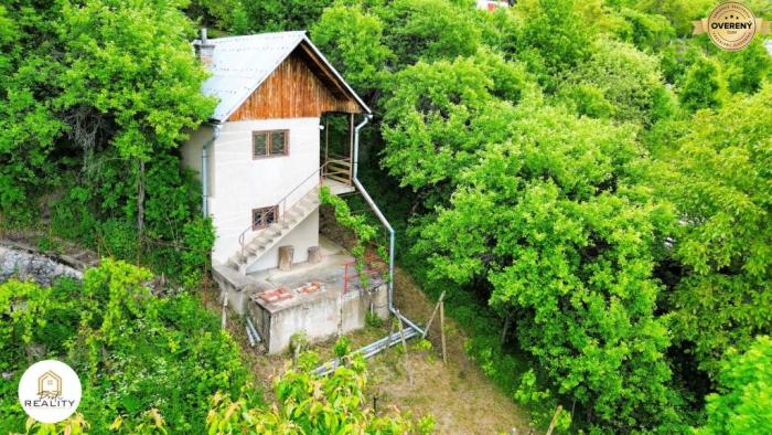 Reality Chata na predaj s funkčnou vinicou pri obci Hrhov