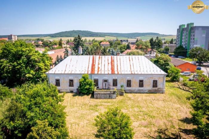 Reality Experience the Elegance of Timeless Luxury: Own a Manor House