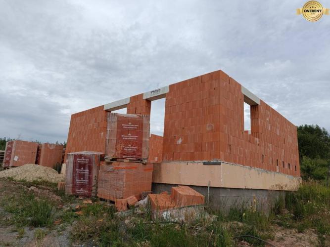 Reality Na predaj murovaná rozostavaná chata pri lyžiarskom stredisku Drozdovo