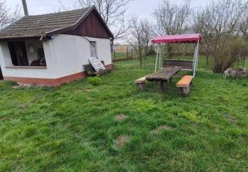 Reality Na predaj výborná záhrada 1640 m2 s domom - chatkou - Pačérok Kolárovo