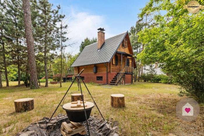 Reality LÁB - PIESKOVŇA - 3 podlažná chata 2 min chôdze od jazera