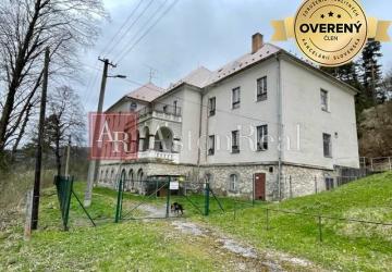 Reality Ponúkame Kaštieľ v nádhernom prostredí prírody na predaj. Domaniža