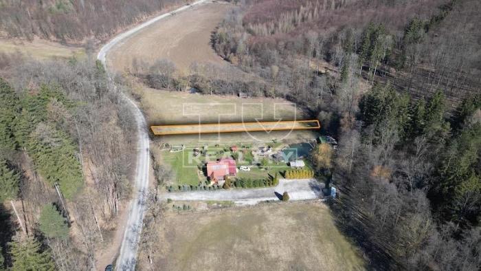 Reality ROVINATÝ SLNEČNY POZEMOK NA PREDAJ, VHODNY NA REKREÁCIU I PODNIKANIE, 824 m2, PETROVA LEHOTA