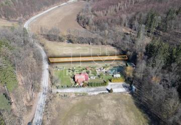 Reality ROVINATÝ SLNEČNY POZEMOK NA PREDAJ, VHODNY NA REKREÁCIU I PODNIKANIE, 824 m2, PETROVA LEHOTA