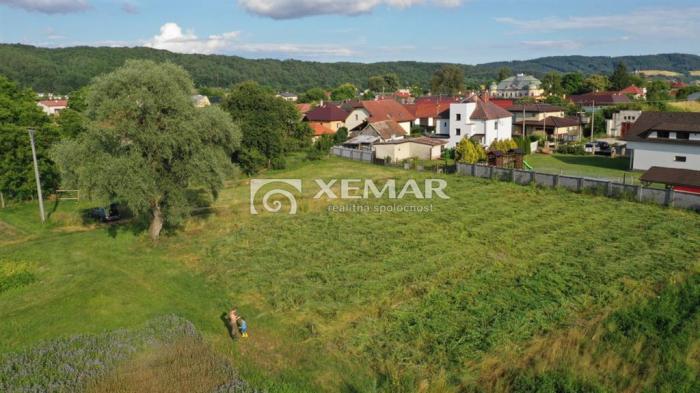 Reality Krásny slnečný pozemok v Hronseku, BB - 1.440 m2