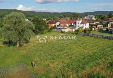 Reality Krásny slnečný pozemok v Hronseku, BB - 1.440 m2
