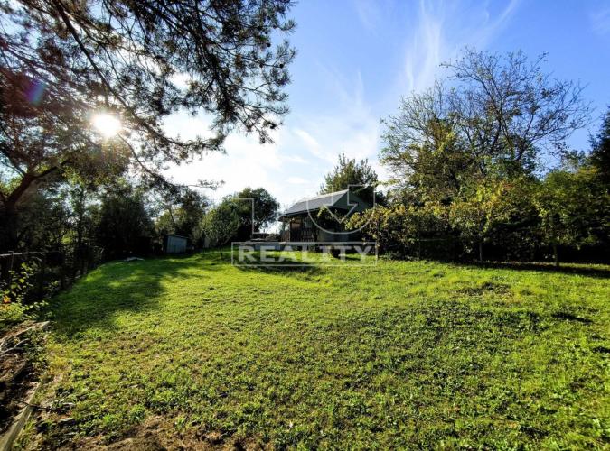 Reality VÝHRADNE! Pozemok s chatkou, Prešov, časť Kalvária, 950 m2