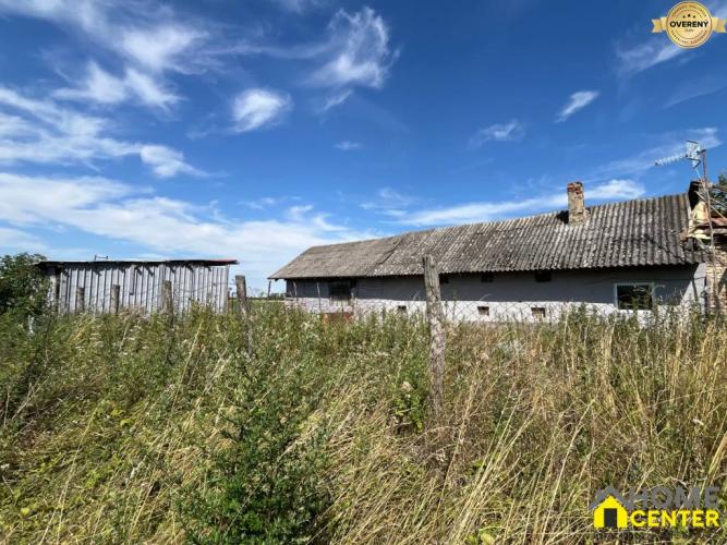 Reality NA PREDAJ pozemok so starým domom pri Komárne