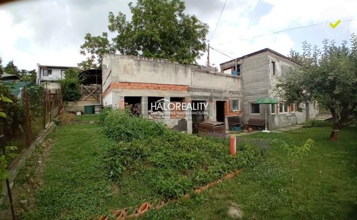 Reality Predaj, pozemok pre rodinný dom   354 m2 Veľký Krtíš, s rozostavanou nehnuteľnosťou  - EXKLUZ
