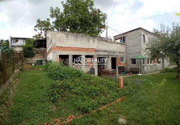 Reality Predaj, pozemok pre rodinný dom   354 m2 Veľký Krtíš, s rozostavanou nehnuteľnosťou  - EXKLUZ