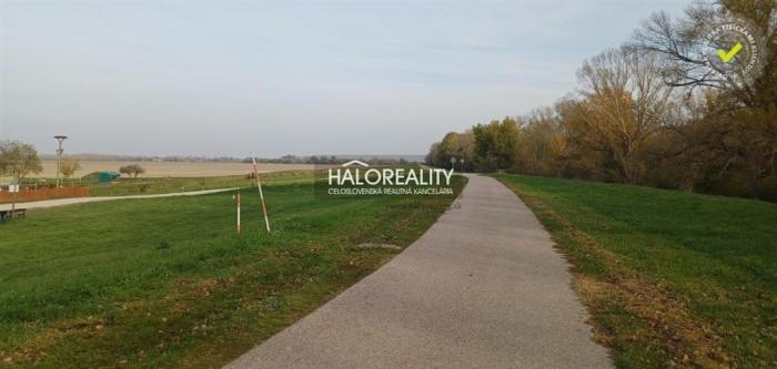 Reality Predaj, pozemok pre rodinný dom   772 m2 Zlatná na Ostrove, Veľký Lél