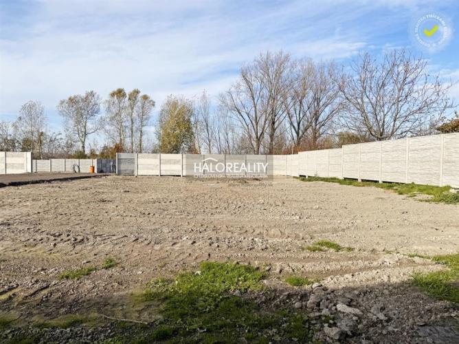 Reality Predaj, pozemok pre rodinný dom   535 m2 Veľký Meder, časť Ižop, IS na pozemku, betónový plo