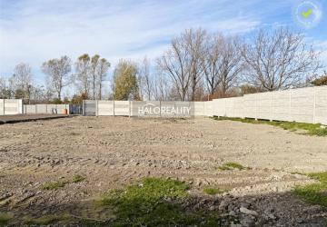 Reality Predaj, pozemok pre rodinný dom   535 m2 Veľký Meder, časť Ižop, IS na pozemku, betónový plo