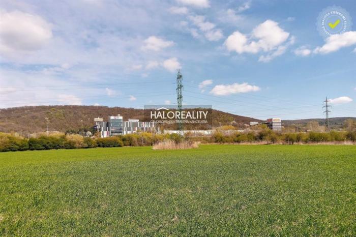 Reality Predaj, záhradný pozemok   5755 m2 Bratislava Lamač, pri Bory Mall, územie občianskej vybavenos
