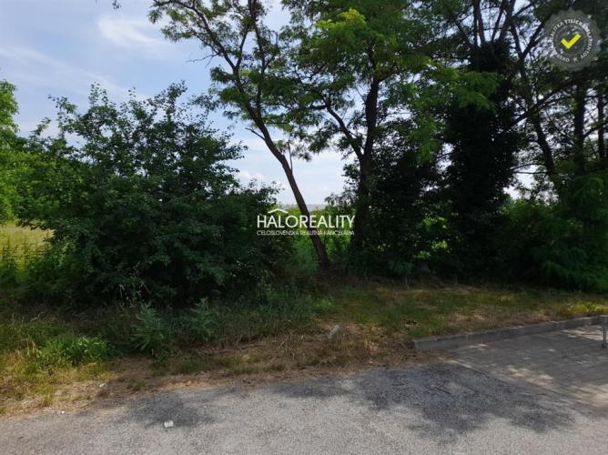 Reality Predaj, pozemok   674 m2 Zavar, skvelá investičná príležitosť - EXKLUZÍVNE HALO REALITY