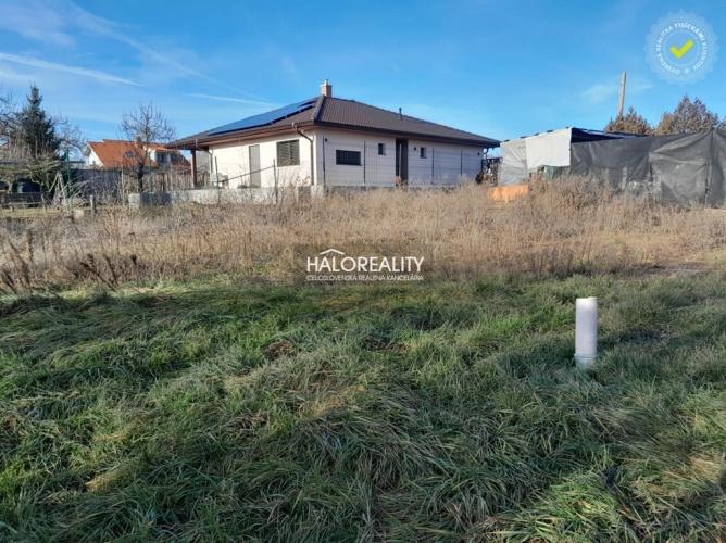 Reality Predaj, pozemok pre rodinný dom   447 m2 Dvorníky - EXKLUZÍVNE HALO REALITY