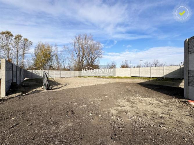Reality Predaj, pozemok pre rodinný dom   545 m2 Veľký Meder, časť Ižop, IS na pozemku, oplotený - EX