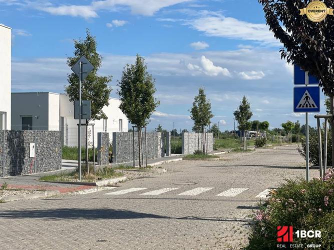 Reality STAVEBNÝ POZEMOK SO SKVELÝMI ROZMERMI V ZÁLESÍ ZA BEZKONKURENČNÚ CENU
