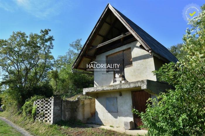 Reality Predaj, rekreačný pozemok Hronský Beňadik, Psiare, s chatkou - EXKLUZÍVNE HALO REALITY