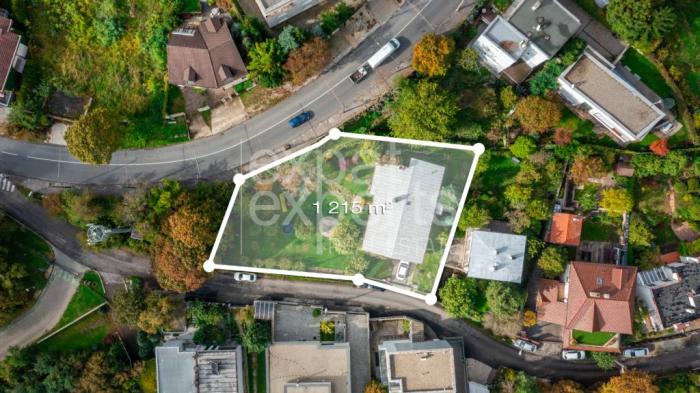 Reality KOLIBA Stavebný pozemok 1215m2 so starším rodinným domom, všetky IS
