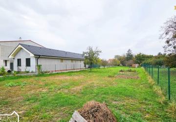 Reality KRÁSNY ROVINATÝ STAVEBNÝ POZEMOK O ROZLOHE 1200 M² DRAHOVCE