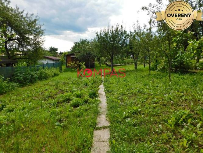 Reality NOVÁ CENA ! PONÚKAME NA PREDAJ ZÁHRADU S DOMČEKOM NA NÁRADIE