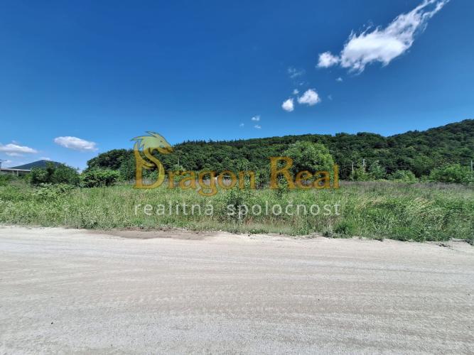 Reality PREDAJ – 3 pozemky vhodné na komerčné účely – VEĽKÝ ŠARIŠ