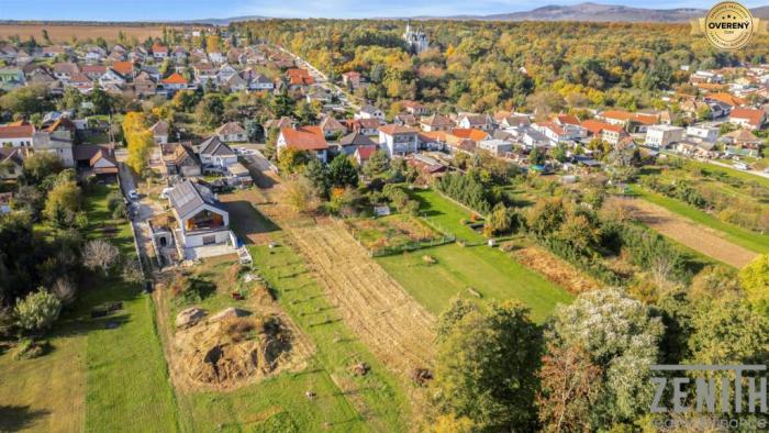 Reality Stavebné pozemky v jednej z najkrajších obcí Malokarpatského regiónu.
