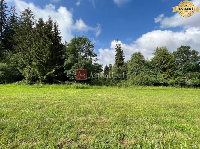 Reality Na predaj slnečný pozemok vhodný na rekreáciu v obci Sverepec