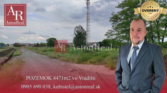 Reality Predaj: POZEMOK 4471m2 vo Vrádišti, vhodný  na komerčné využitie