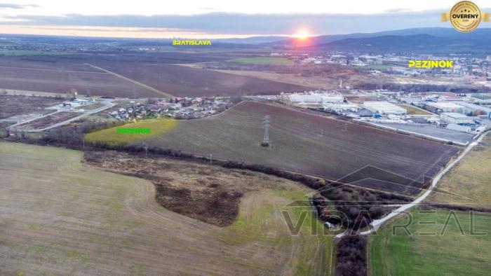 Reality Na predaj pozemok v Pezinku o výmere 3860 m2