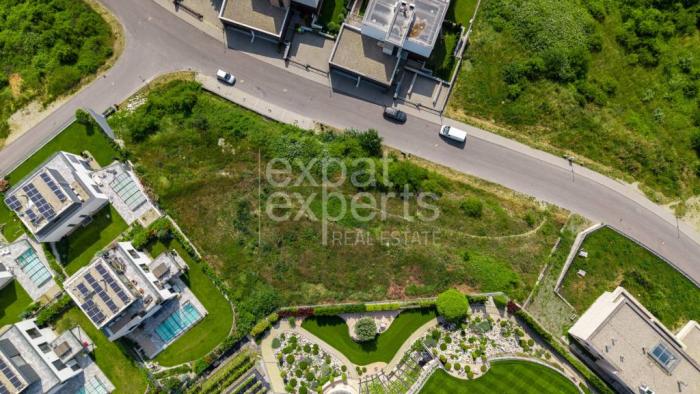 Reality Stavebný pozemok 2341 m2, všetky IS, Strážna ulica, Koliba