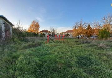 Reality Stavebný pozemok  815 m2 s budovou, Levice, Kalinčiakovo (SM-859)