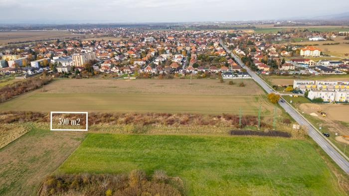 Reality PNORF – investičný pozemok 590 m², šírka 23 m, D1, Leopoldov