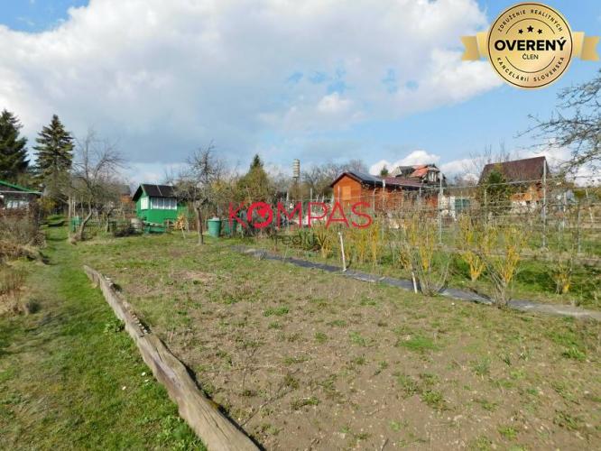 Reality ZÁHRADA S CHATKOU V ZÁHRADKÁRSKEJ OSADE ZLATÝ POTOK ČAŤ NA HLINÁCH