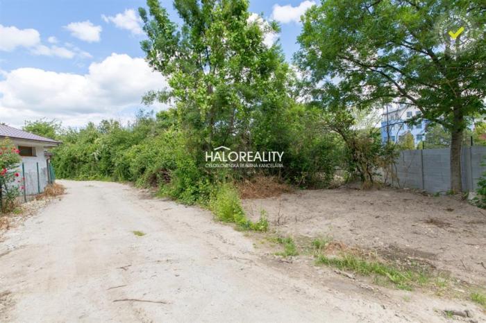 Reality REZERVOVANÉ - Predaj, záhradný pozemok   784 m2 Bratislava Dúbravka, Polianky - EXKLUZÍVNE HALO