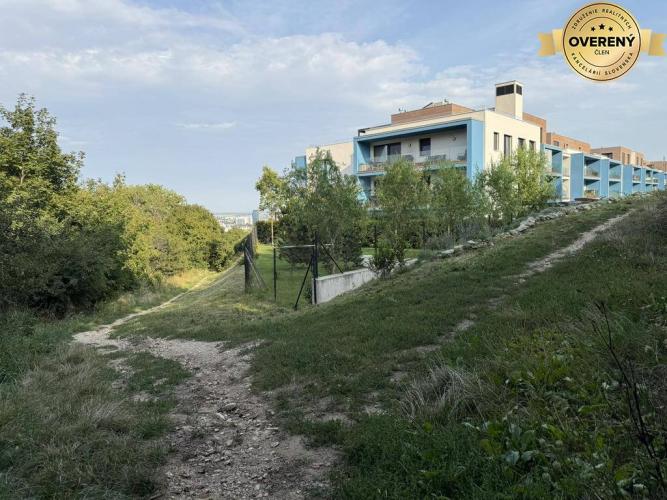 Reality Nová cena ! Stavebný pozemok pre investíciu alebo rekreáciu.